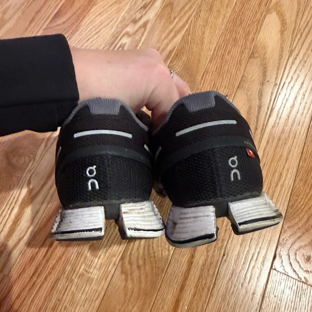 Women’s On Running Black Shoes size 7 - Picture 8 of 8